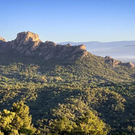 3 Etoiles De 120m2 - Vue - Clim - A 600m Roquebrune-sur Argens