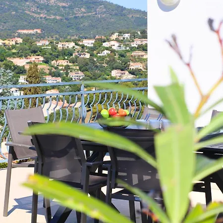 3 Etoiles De 120m2 - Vue - Clim - A 600m * Roquebrune-sur Argens