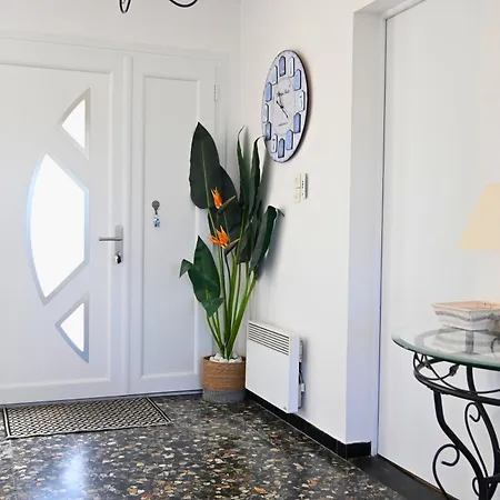3 Etoiles De 120m2 - Vue - Clim - A 600m Vila